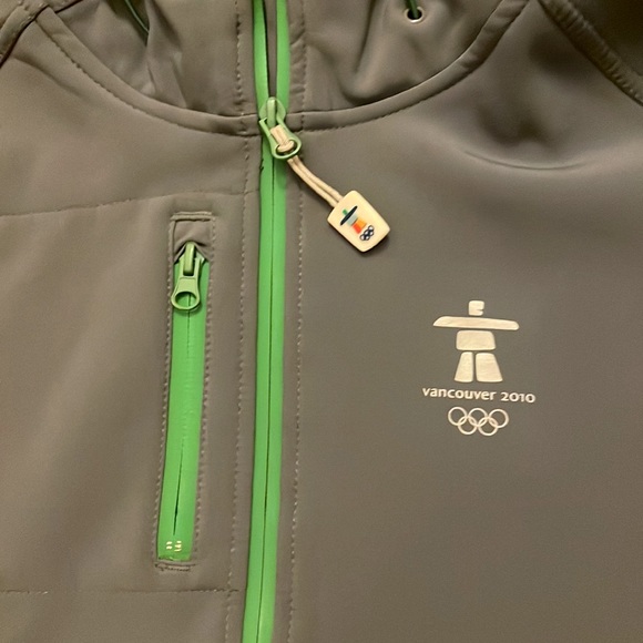 Vancouver Olympic 2010 Gray with Green Detailing Soft Shell Jacket Size XL - Picture 2 of 8